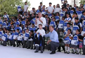 Arranca la entrega de uniformes escolares gratuitos