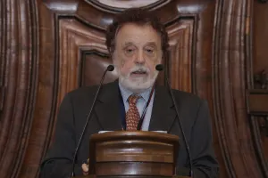 Entrega BUAP Doctorado Honoris Causa a Theotonio Dos Santos