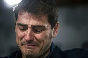 Entre lágrimas deja Casillas el Real Madrid