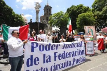 Protestan en Puebla contra la reforma judicial que plantea AMLO
