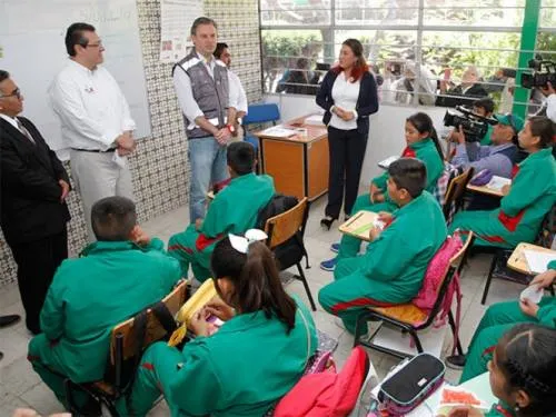 Suman 15 mil escuelas con afectaciones por sismos: Nuño