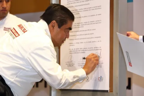 Atender y no sólo escuchar las inquietudes de los universitarios, plantea Barbosa