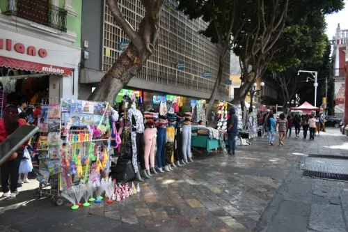Puebla capital regresa a semáforo naranja, es culpa del comercio informal: Barbosa