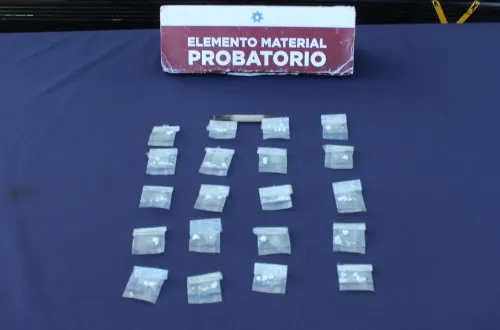 Detuvo SSC de Puebla a tres hombres en posesión de 20 dosis de posible cocaína