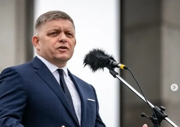 Atacan a balazos a primer ministro eslovaco Robert Fico; se encuentra en estado crítico