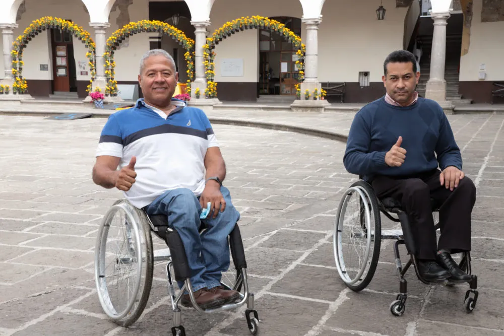 Con entrega de silla de ruedas, SEDIF dignifica calidad de vida de personas con discapacidad