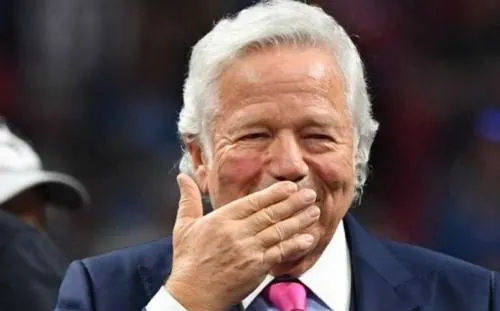 Ofrecen retirar cargos de prostitución a Robert Kraft, dueño de los Patriots
