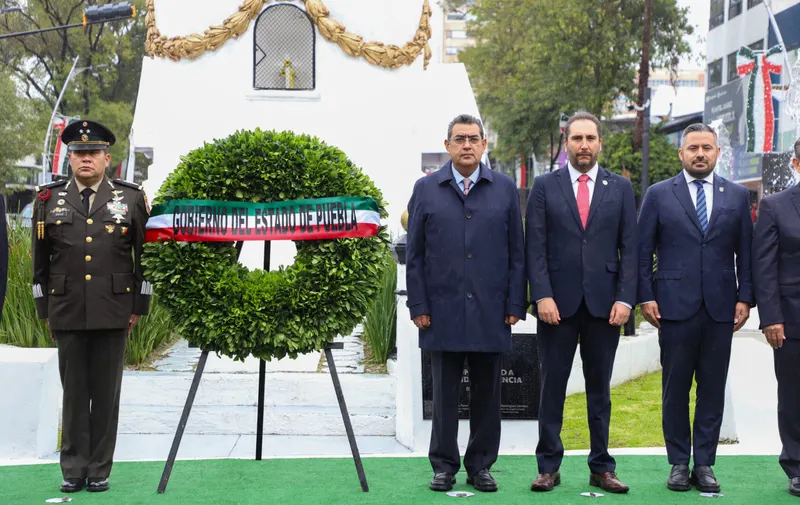 Gobernador de Puebla resalta el legado de héroes patrios en el 203 aniversario de la Consumación de la Independencia de México
