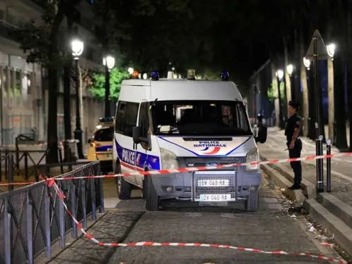 Reportan siete apuñalados tras ataque en centro de París