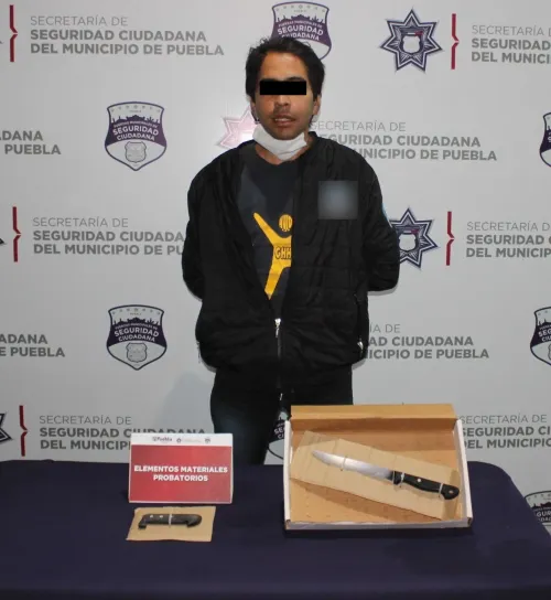 Detuvo policía municipal de Puebla a hombre por agredir físicamente a tres familiares