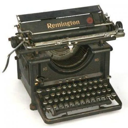 Vuelve la máquina de escribir por temor a los ciberataques, según un experto