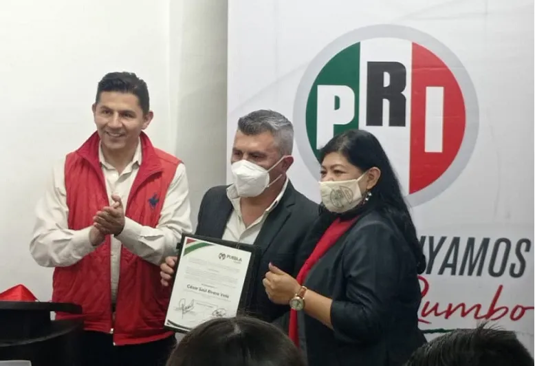 César Saúl Rivera rinde protesta en Finanzas del PRI municipal en Puebla