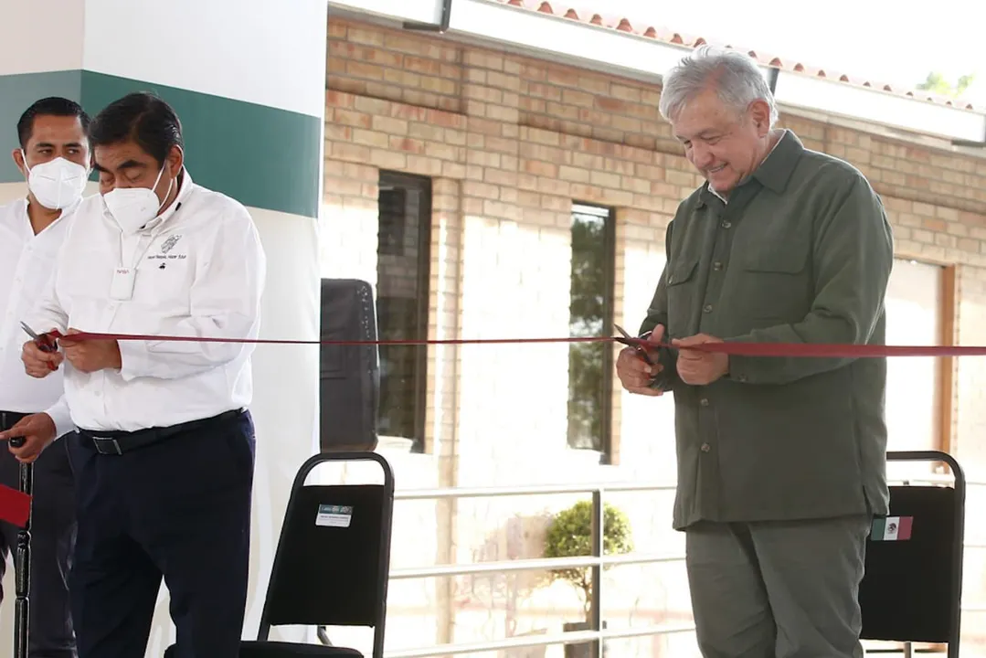 Inaugura AMLO Universidad para el Bienestar en Zinacatepec 