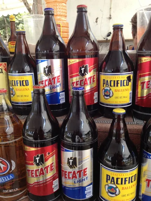 La corrupción y la escasez de caguamas crearon un coctel mortal