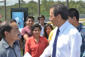 Rector BUAP visita la exposición Teratología Mitológica