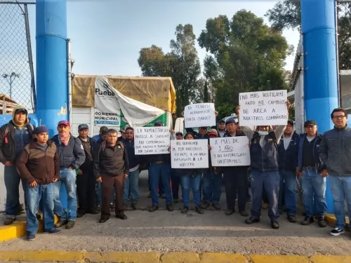Trabajadores del ayuntamiento de Puebla hacen paro de labores