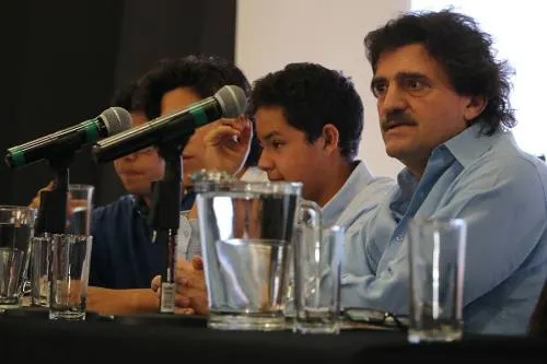 Un escritor joven que no lee de todo se mutila: Enrique Serna