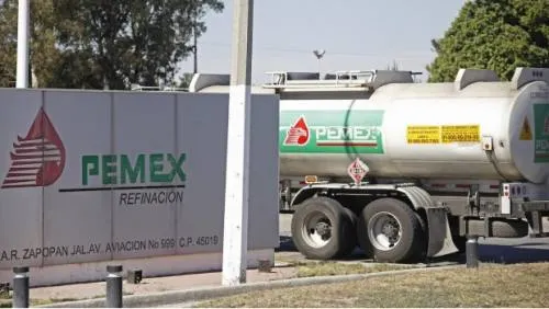 Al interior de PEMEX se podría estar mermando abasto para obstruir estrategia de AMLO: Rector Ibero