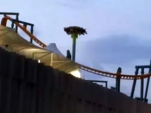 ¡Quedan de cabeza! Falla juego de diversiones en Iztapalapa