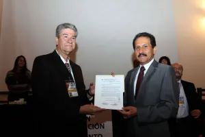Recibe Alfonso Esparza carta de idoneidad de Comisión de Auscultación