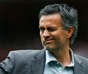 Mourinho toma el timón del Chelsea, firma por cuatro temporadas
