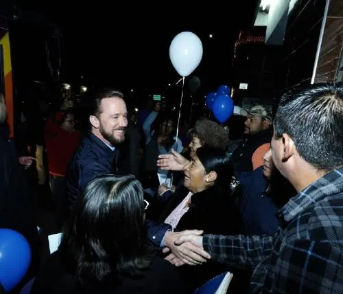 Luis Banck y vecinos constataron las mejoras del alumbrado público en Granjas de San Isidro