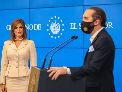 El Salvador nombra a exreina de belleza como embajadora en EU