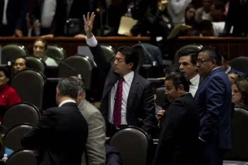Morena pide suspender evaluación a maestros