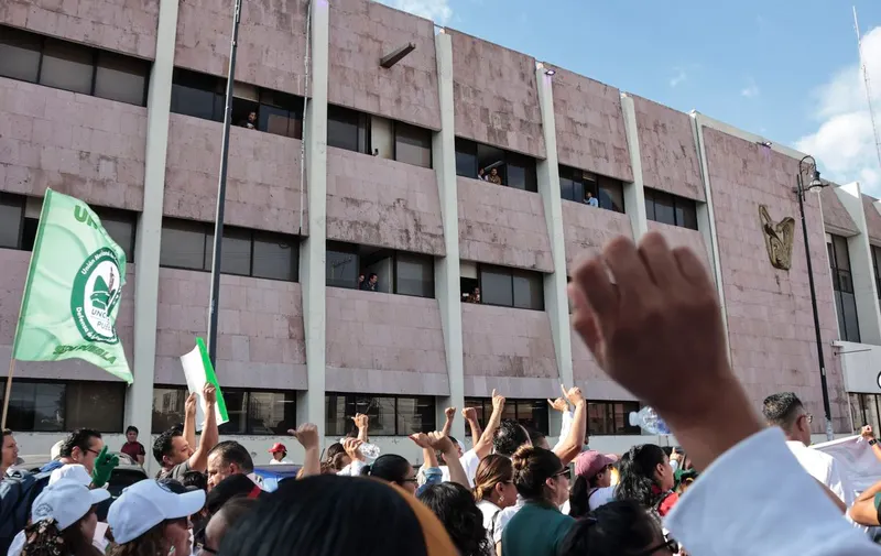 Trabajadores del IMSS rechazan aumento salarial de 6.8%; sindicato pide renegociar