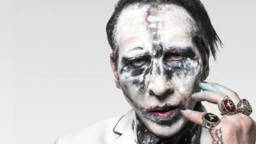 Marilyn Manson se desmaya durante concierto en Houston (VIDEO)