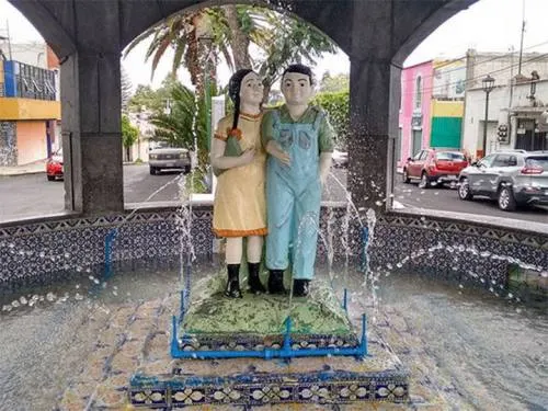 Dicen que por la noche estos muñecos cobran vida