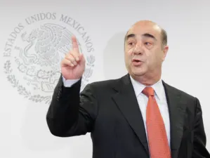 Estamos comprometidos en buscar a desaparecidos: Murillo Karam