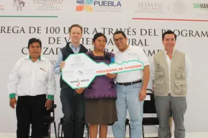FONHAPO entrega 100 viviendas a familias de San Antonio Cañada