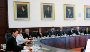 Peña pide a gabinete trabajar sin distingos con nuevos gobernadores