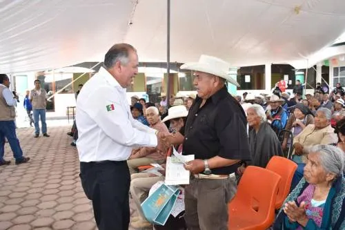 Supervisa SEDESOL entrega de apoyo a adultos mayores en Hueytamalco y Chalchicomula de Sesma