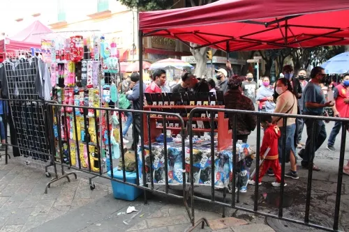 Cierre intermitente en calle 5 de Mayo seguirá para evitar confinamiento
