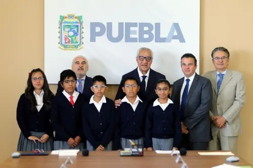 Más de 111 mil alumnos poblanos contarán con lentes este año