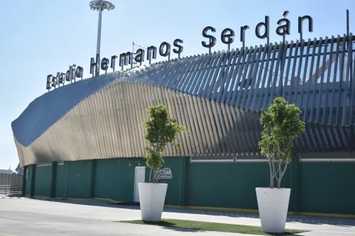 Por crisis Covid-19, Estadio Hermanos Serdán busca convertirse en cinema hasta que puedan reabrir