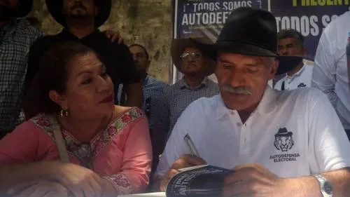 Mireles es absuelto por acusación de presunta portación de armas de uso exclusivo