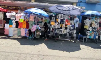 Ambulantes del Centro Histórico de Puebla enfrentarán la ley en caso de romperla, señala Armenta