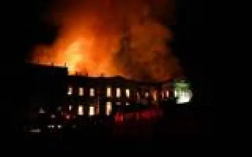 Incendio devora el Museo Nacional de Rio, uno de los más antiguos de Brasil