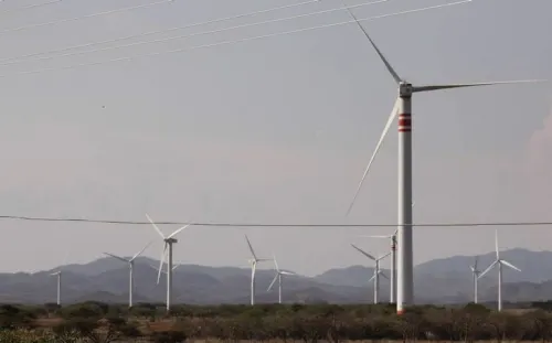 Ordenan a Cenace permitir arranque de 23 plantas de energía renovable