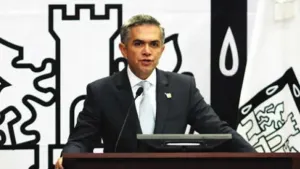 Presenta Mancera iniciativa para uso medicinal de la cannabis