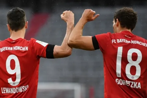 Bayern Múnich golea a Frankfurt y se declara listo para Clásico alemán
