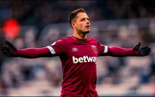 ”Chicharito” no entrena con el West Ham y aparece en Italia