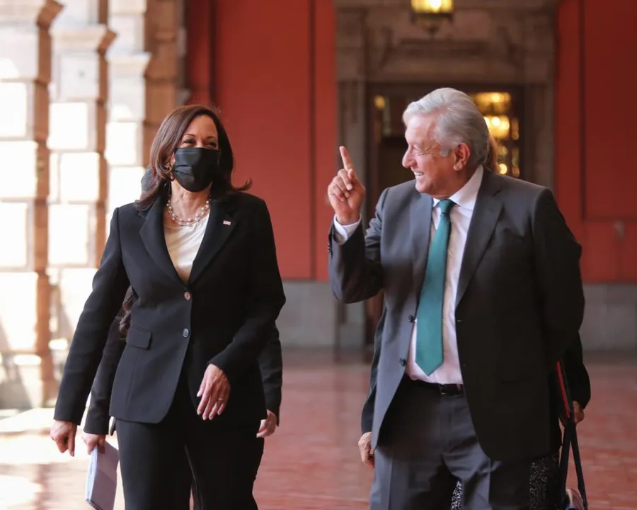 México y EU acordaron redoblar esfuerzos contra el tráfico de personas y el narco.