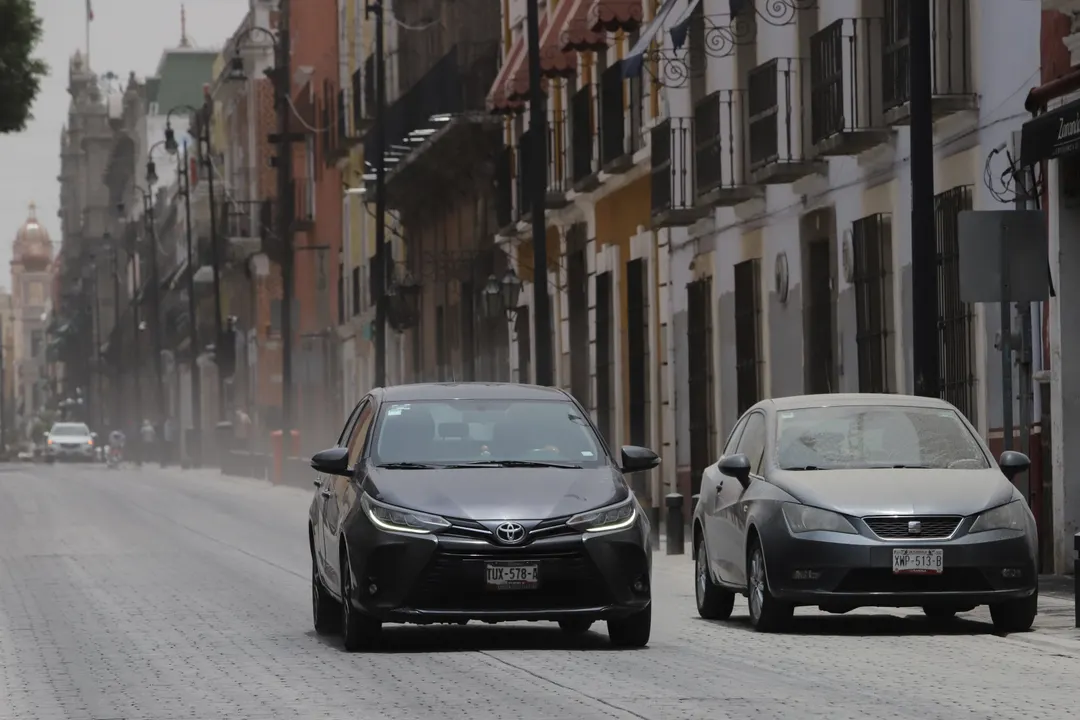 coche con ceniza