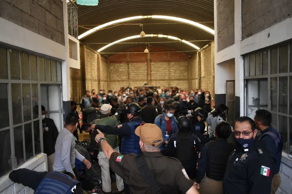 Policías municipales y personal del INM rescataron a más de 200 migrantes procedentes de Centroamérica