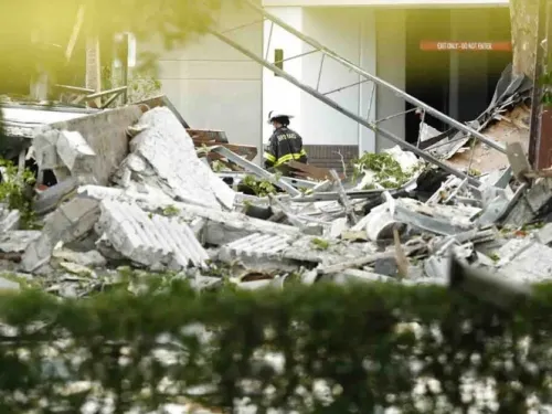 Van 21 heridos tras explosión en centro comercial de Florida