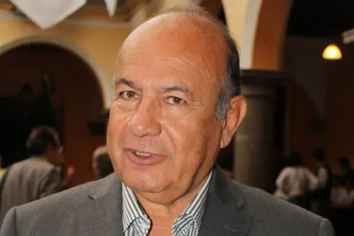 Pedazos de dos casonas se desprendieron en el CH; propietarios deberán hacerse cargo